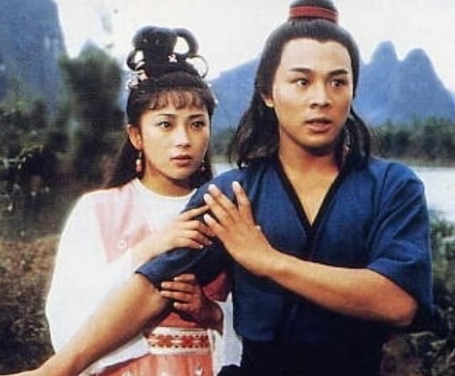 黄秋燕|李连杰见利智第一眼,转身就抛弃了哺乳期的妻子,此生有负黄秋燕