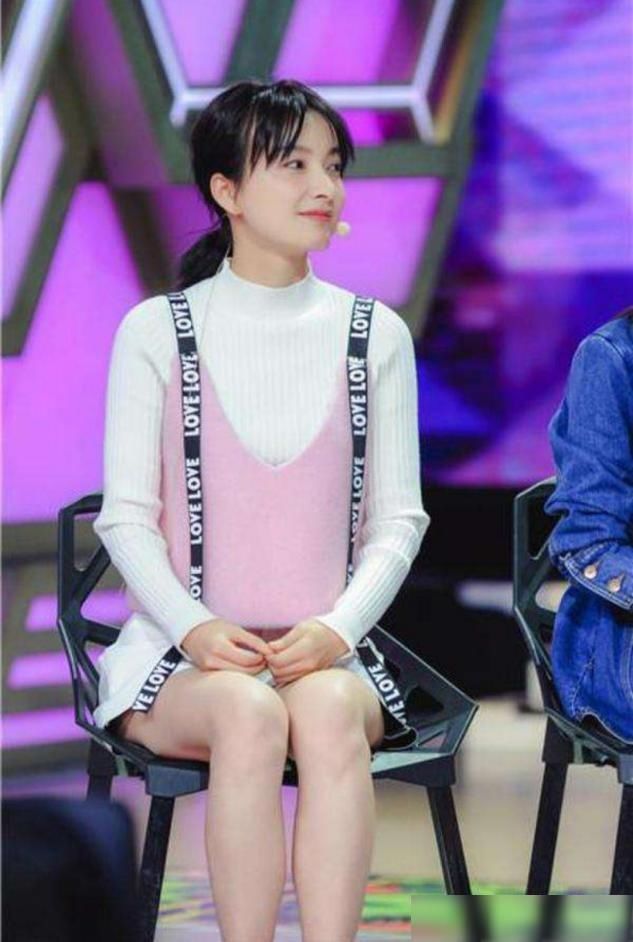  综艺节目|吴昕曝出“校园风”写真，甜美可爱宛如少女，完全不像30岁姐姐