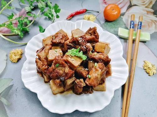 秋季|炖排骨别总放土豆，它才是“绝配”，味道鲜美又补水，秋季别错过