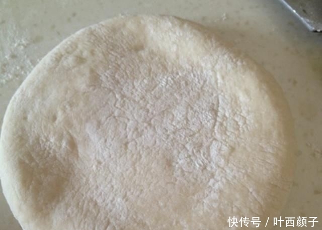  烙饼|烙饼又硬又厚？厨师告诉我：记住这三点，确保烤好的蛋糕又脆又薄！