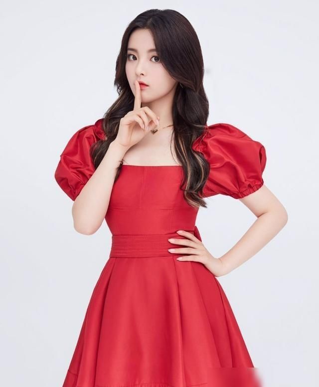  唱歌|跳舞不行，唱歌跑调的杨超越，却在演戏方面实现了突破