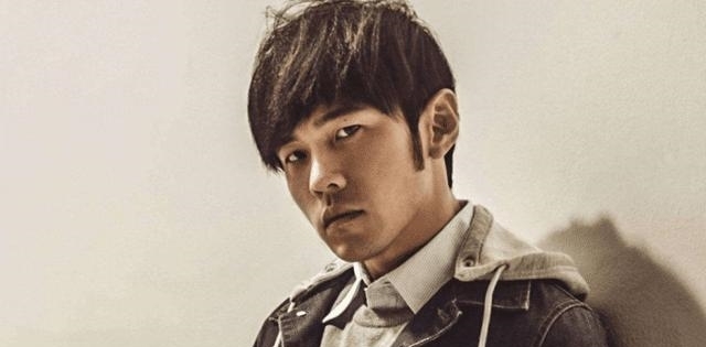  周杰伦|周杰伦为了捧自己的兄弟，跟他合作了一首歌，结果红了17年零差评