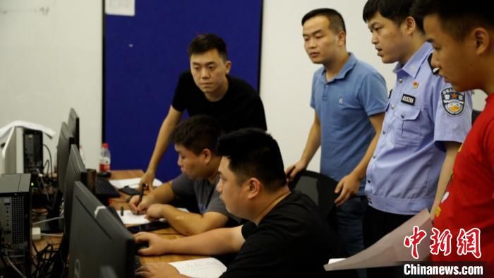  通报|警方通报来某某案破案过程：查6000小时监控视频 38车污秽物