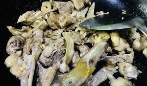  好吃|子姜焖鸭怎么做好吃，注意这些细节，你比大厨还专业