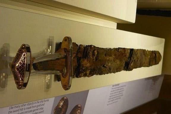 维京|英国发现古代墓葬,墓中遗骸却让人不忍直视,学者:维京人太残忍