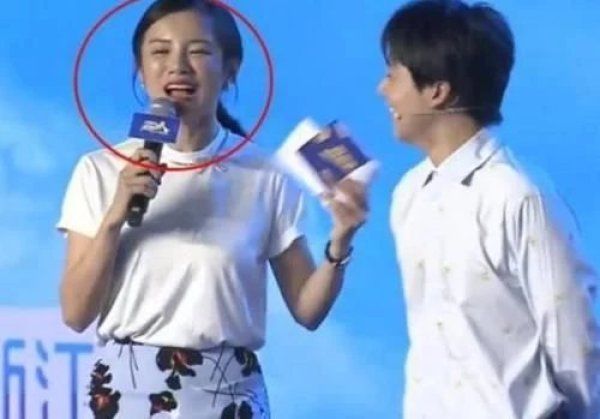  杨颖|跑男发布会现场没空调，嘉宾暴汗衣服湿透，杨颖的颜值真实了