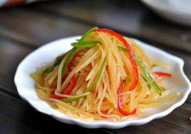 酸脆|凉拌土豆丝时,焯水后多加“这1步”,酸脆爽口又入味