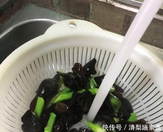  后加|新鲜百合炒木耳，甜芦笋，百合酥，新鲜可口