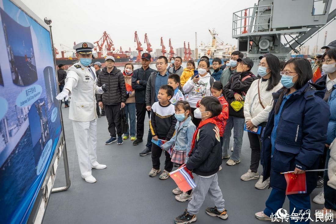 山东青岛：海军舰艇开放活动