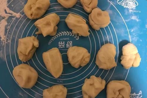 自制|自制椰蓉小面包,学会不用排队买,奶香味十足