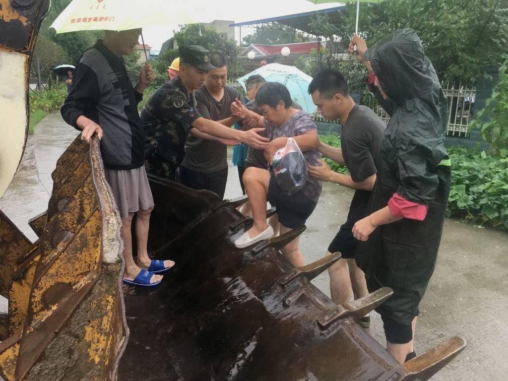 广汉市人武|出动1500余人次、舟艇40余艘 广汉民兵转移受灾群众2800余人