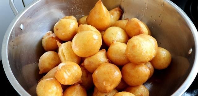 山西|山西特色小吃“蜜汁风葫芦”做法,口感香甜酥脆,大人小孩都爱吃