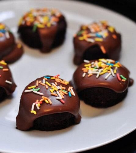  巧克力|吃货美食：椰丝芝麻糖、香蕉巧克力麦芬、虾仁青菜粥的做法