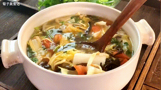 豆腐皮丝|这碗汤食材全素，做法简单，厨房新手也能一学就会，值得收藏
