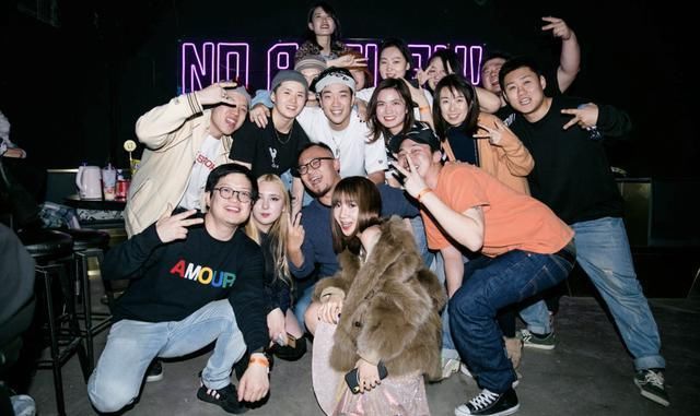  当年|难怪觉得乃万眼熟，原来当年曾和热巴杨颖同台，后悔没早点认识她