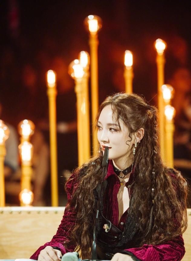  采访|王霏霏采访感慨，不知观众到底喜欢什么，网友：苦涩的霏