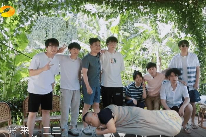  别人|继岳云鹏后，《向往的生活》又现大牌嘉宾，别人干活她却躺在床上