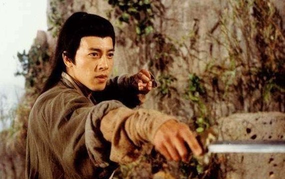  英雄|令狐冲扮演者吕颂贤时隔24年再登华山，英雄迟暮的样子让人心疼