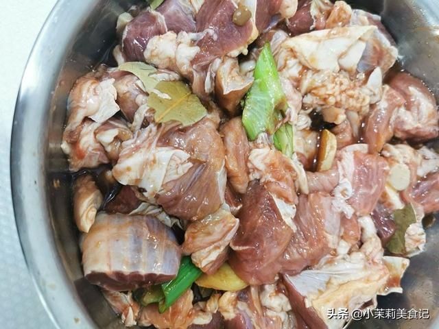 入味|炖牛肉时，最忌先焯水，教您一招，牛肉软烂又入味，不腥也不柴