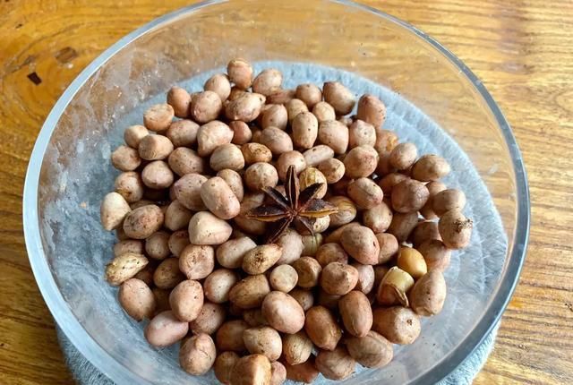  不水|老公下酒菜就爱花生米，不油炸不水煮，几分钟出锅，嘎嘣脆