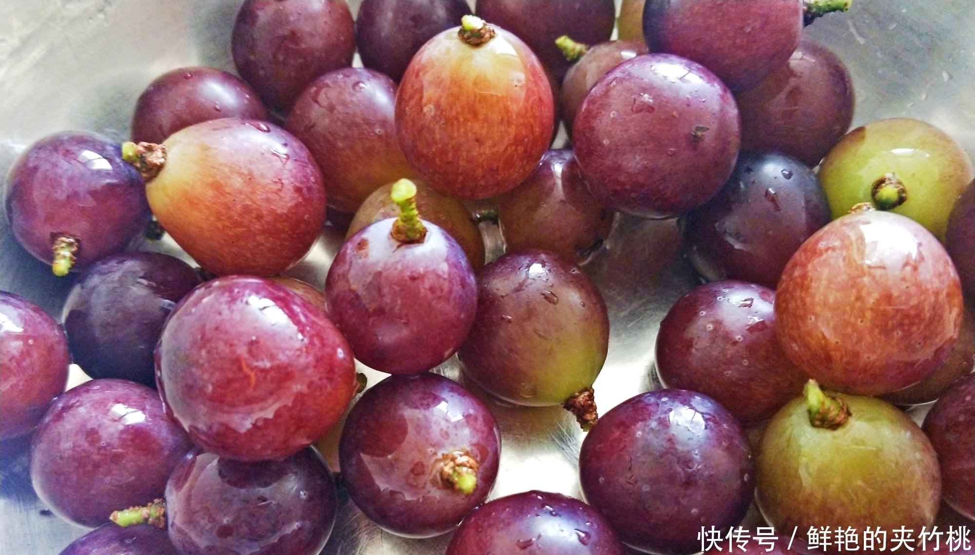 只用|洗葡萄时,最忌讳只用清水洗了!记住这个方法,干净卫生又健康