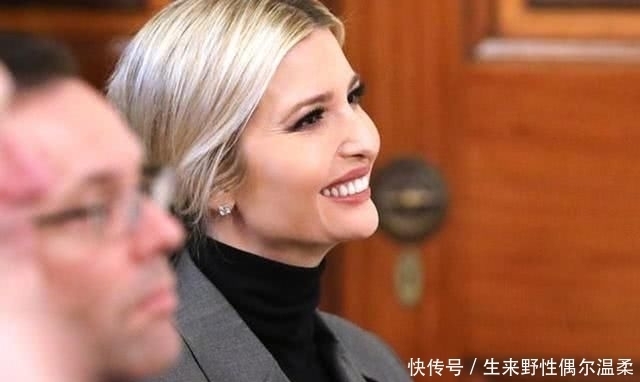美国|伊万卡边笑边鼓掌看父亲发表胜利演讲,还给了他个大大的拥抱