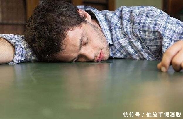 常会|脑供血不足的人，身体常会出现3个症状，当心血管堵塞
