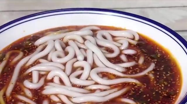 外卖|教你正宗酸辣土豆粉做法,爽滑又筋道,感觉比点的外卖还要香