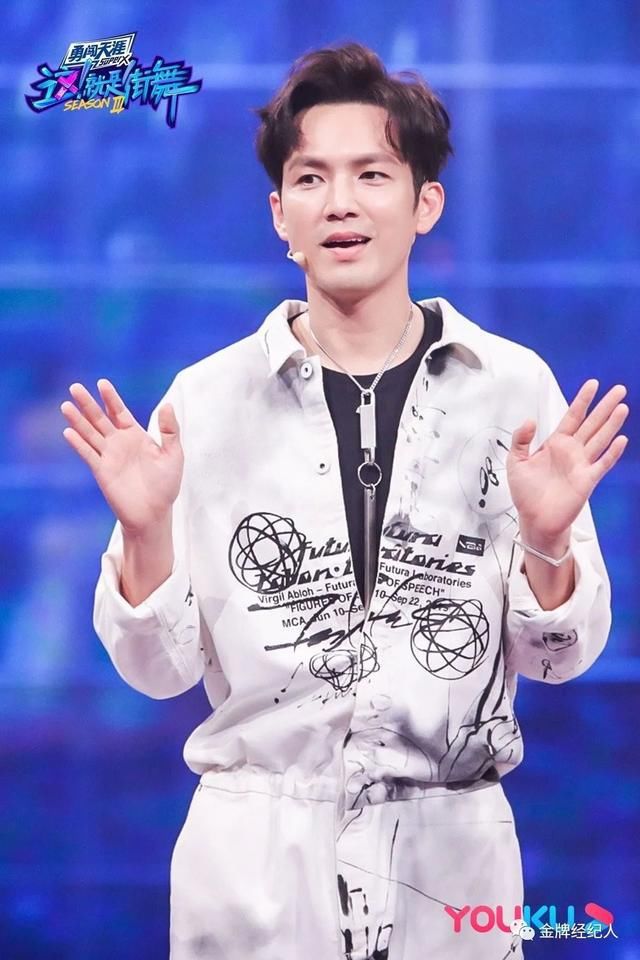  不合时宜|“不合时宜”的钟汉良？