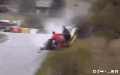  行人|镜头下: 那些不死也会被吓死的“惊险瞬间”