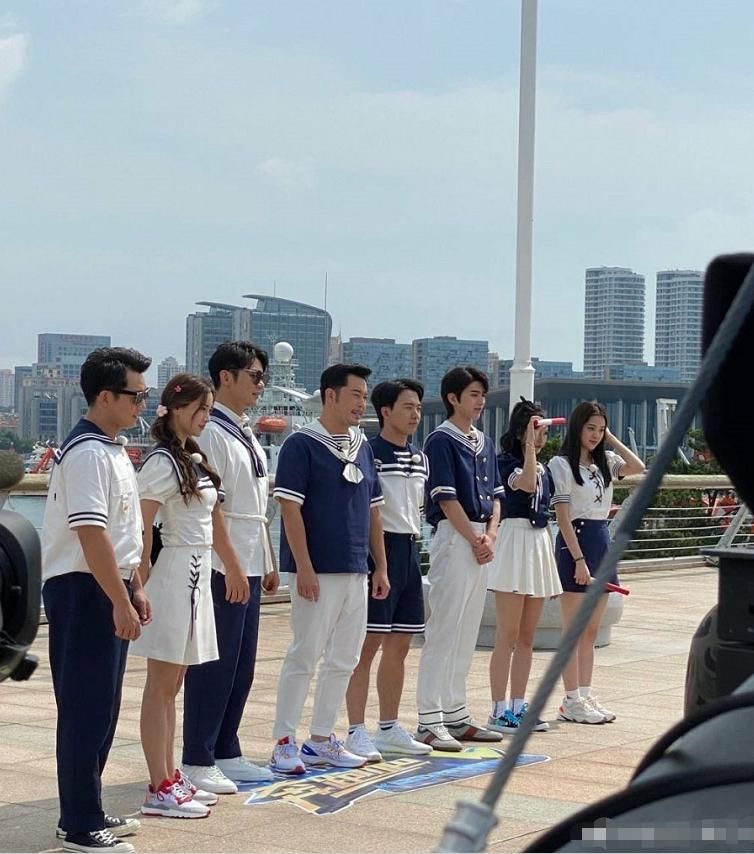  偶像|吴宣仪终于追星成功，和偶像同台录综艺，看到是谁：谁不羡慕？