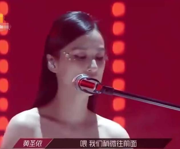  黄圣依的口|黄圣依终于跟宁静成队友，五公她却被淘汰，八个箱子白带了