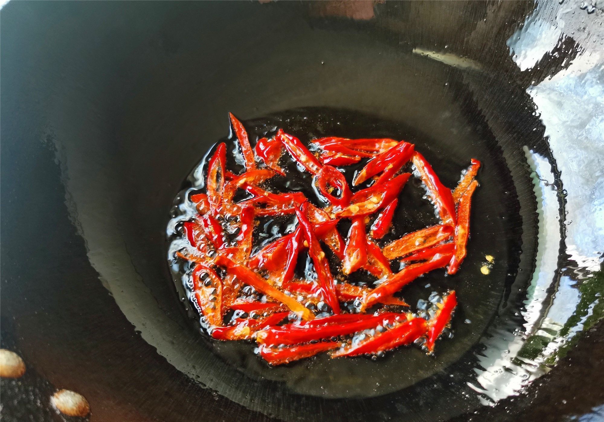 人体吸收|黄豆芽怎样做好吃,这个家常做法特香,不用放肉,佐酒下饭都不错