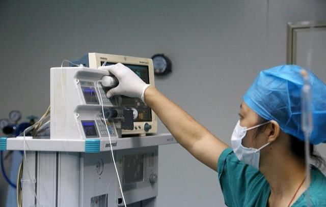  车窗|开车时，莫把胳膊搭在车窗上，危险！