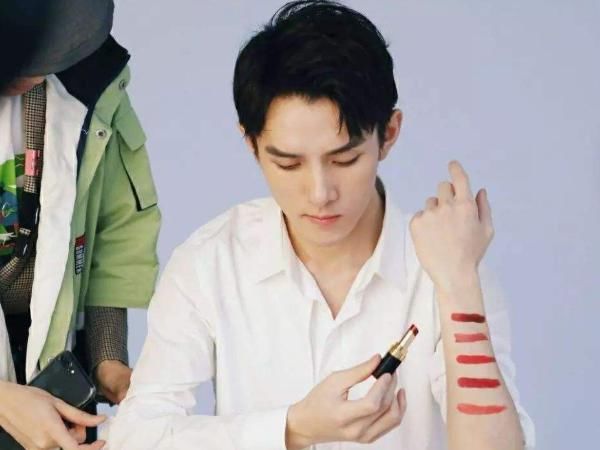  李佳琦|向往4：都是直播带货，为何请薇娅不请李佳琦？只因他说过一句话