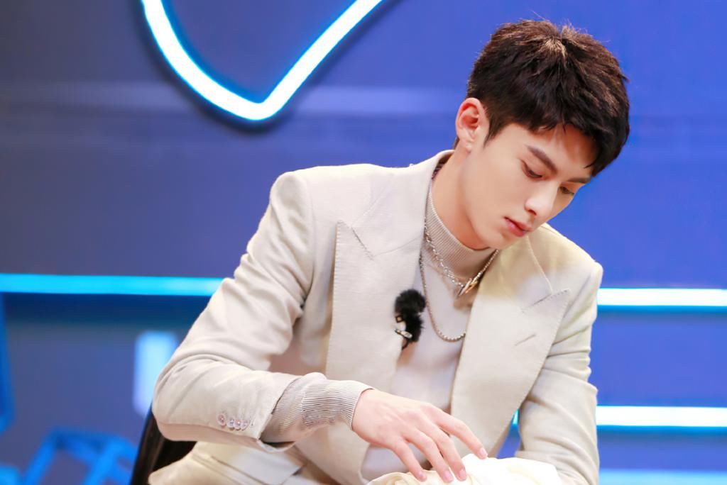 胡军|《元气满满的哥哥》首播,胡军一句话让吴昕认怂,节目看点颇多