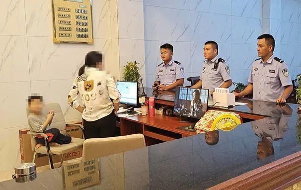 派出所|点赞！文地派出所连续两晚组织民警对文地的酒吧、宾馆、足浴等进行夜巡....