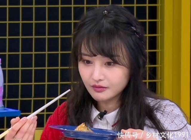 松饼|郑爽节目里尝松饼,谁注意她吃多少?真不给厨师面子