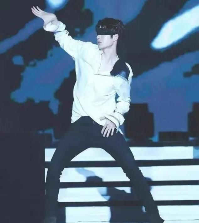 包子|王一博节目里一口塞大包子,高冷形象全无看来孩子是真饿了