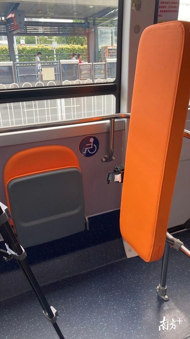  细节|新版“巨无霸”公交车上线广州BRT，这些细节不同了