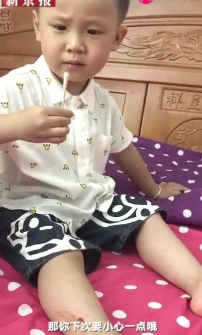  孩子摔伤|3岁暖男打脸百万巨婴：你什么脾气，孩子就什么命运 | 精选