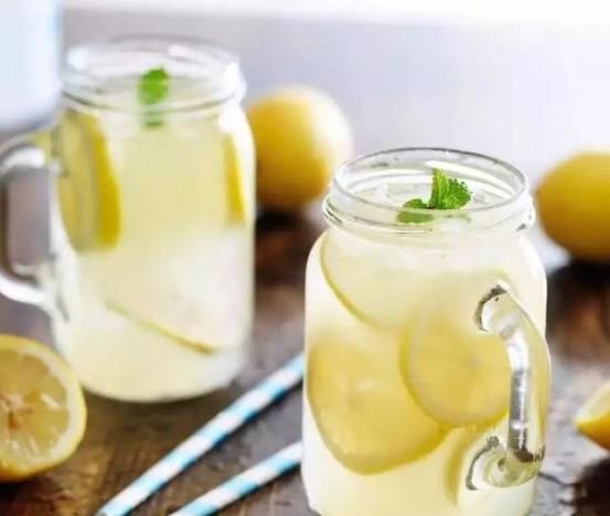  添加|柠檬水别再花钱买了，在家自己轻松做，健康营养无添加