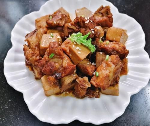 秋季|炖排骨别总放土豆，它才是“绝配”，味道鲜美又补水，秋季别错过