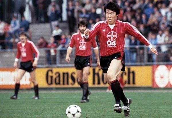  亚洲|这位亚洲球员是谁？卡恩巴拉克想要他签名，克林斯曼称自己不如他