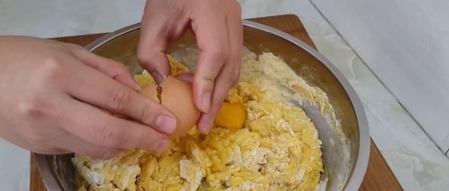 蛋糕|玉米面又出新吃法,教你简单一做,做法比面包简单,比蛋糕都好吃