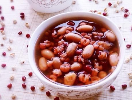  红豆汤的做|入中伏，分享一道红豆汤，祛湿更滋补，5块钱煮一锅，比绿豆汤好