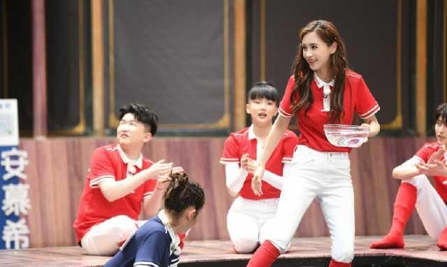  冒牌|《奔跑吧》：孟美岐拿冒牌会员身份，全员魔性跳《无价之姐》