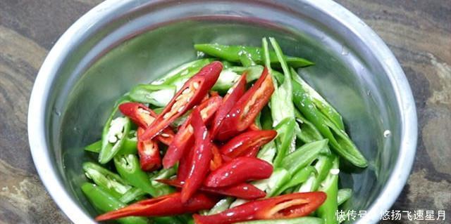 分享|分享一道干锅茶树菇的家常做法，越吃越香有嚼劲，配米饭吃很过瘾