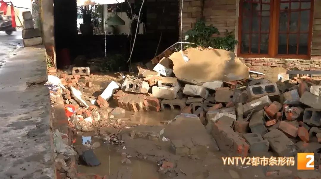 商户|淹水深度近2米!商户损失高达百万!昭宗路积水严重,天灾还是人祸?记者一探究竟