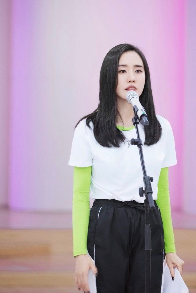  不至于|都说她人挺好，如果不是人气差了点，她不至于这么早被淘汰